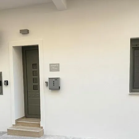 Anna's House *